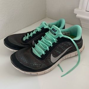 Nike Free Run Tennis Shoes